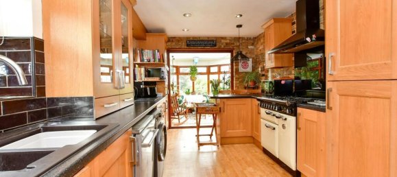 4 bedrooms House in Essex, United Kingdom No. 3957 5