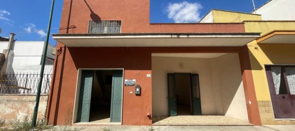 3 Schlafzimmer Wohnung in Aradeo, Italy, Nr. 336853 2