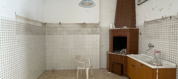 3 Schlafzimmer Wohnung in Aradeo, Italy, Nr. 336853 8