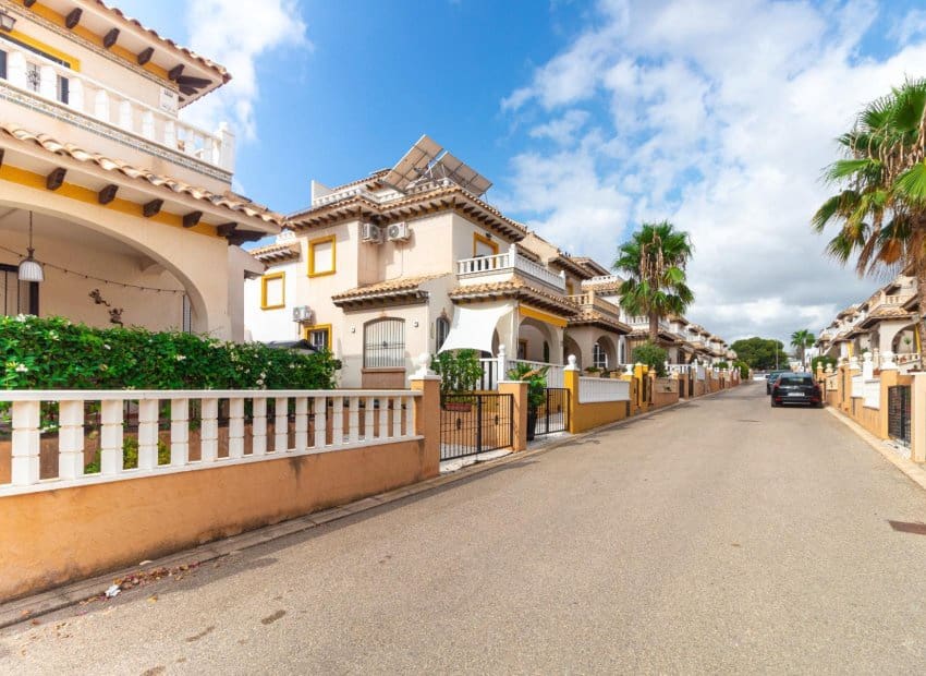 Таунхаус с 2 спальнями в Аликанте, Испания № 133496