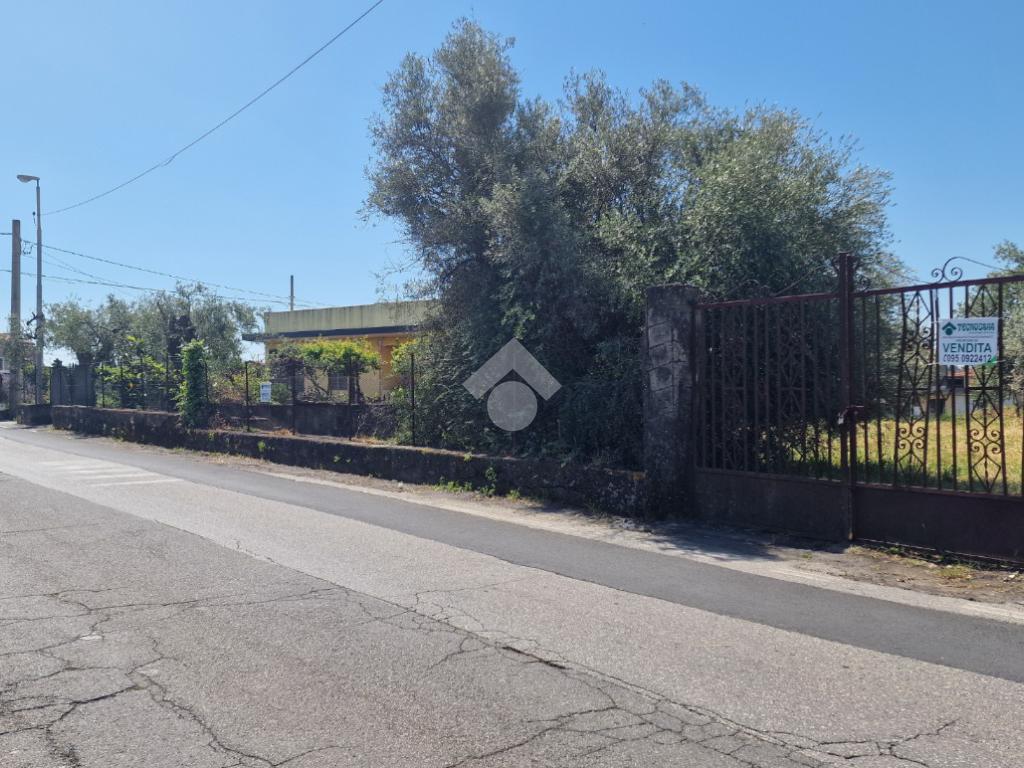 Terreno em San Giovanni la Punta, Italy 2050 m² N.º 300050