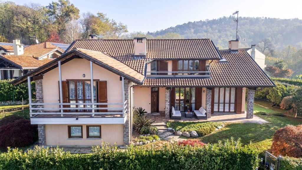 3 chambres Villa à Malnate, Italy No. 129677