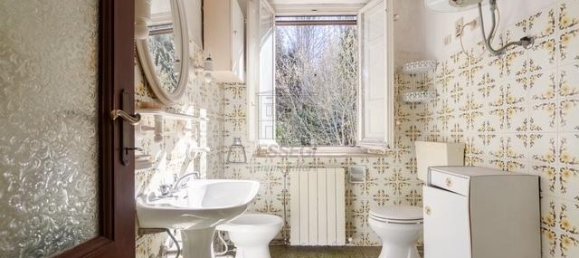 11 rooms House in Lucca, Italy No. 8623 24