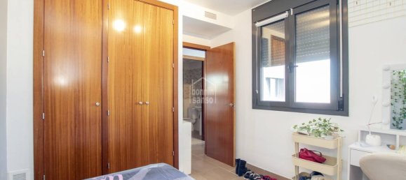 Apartamento de 4 dormitorios en Mahon, Spain No. 5560 4