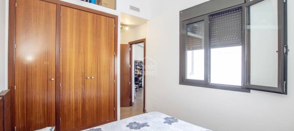 Apartamento de 4 dormitorios en Mahon, Spain No. 5560 10