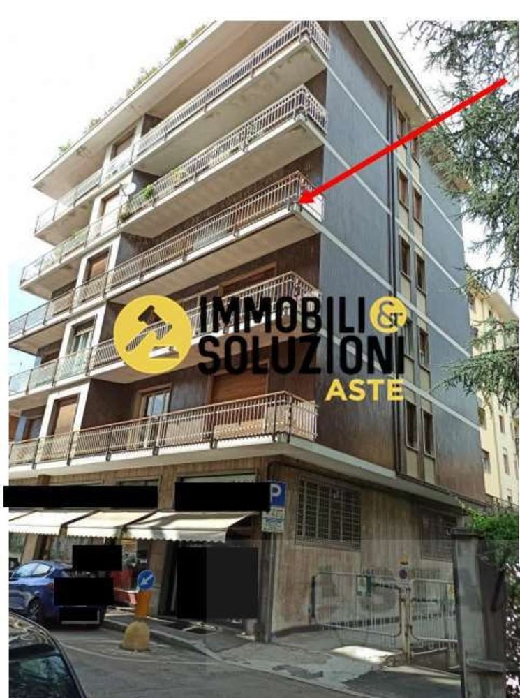 4 rooms Apartment in Varese, Italy No. 5458