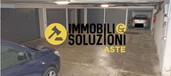 4 rooms Apartment in Varese, Italy No. 5458 2