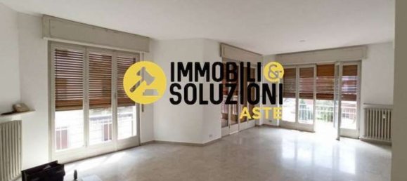 4 rooms Apartment in Varese, Italy No. 5458 14