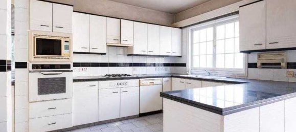 4 Schlafzimmer Haus in Strovolos, Cyprus, Nr. 6265 10