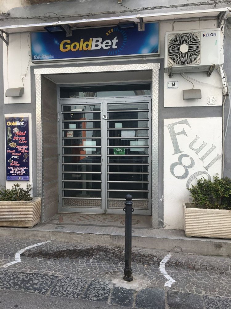 Коммерческая недвижимость 55м² в Портичи, Италия № 349398