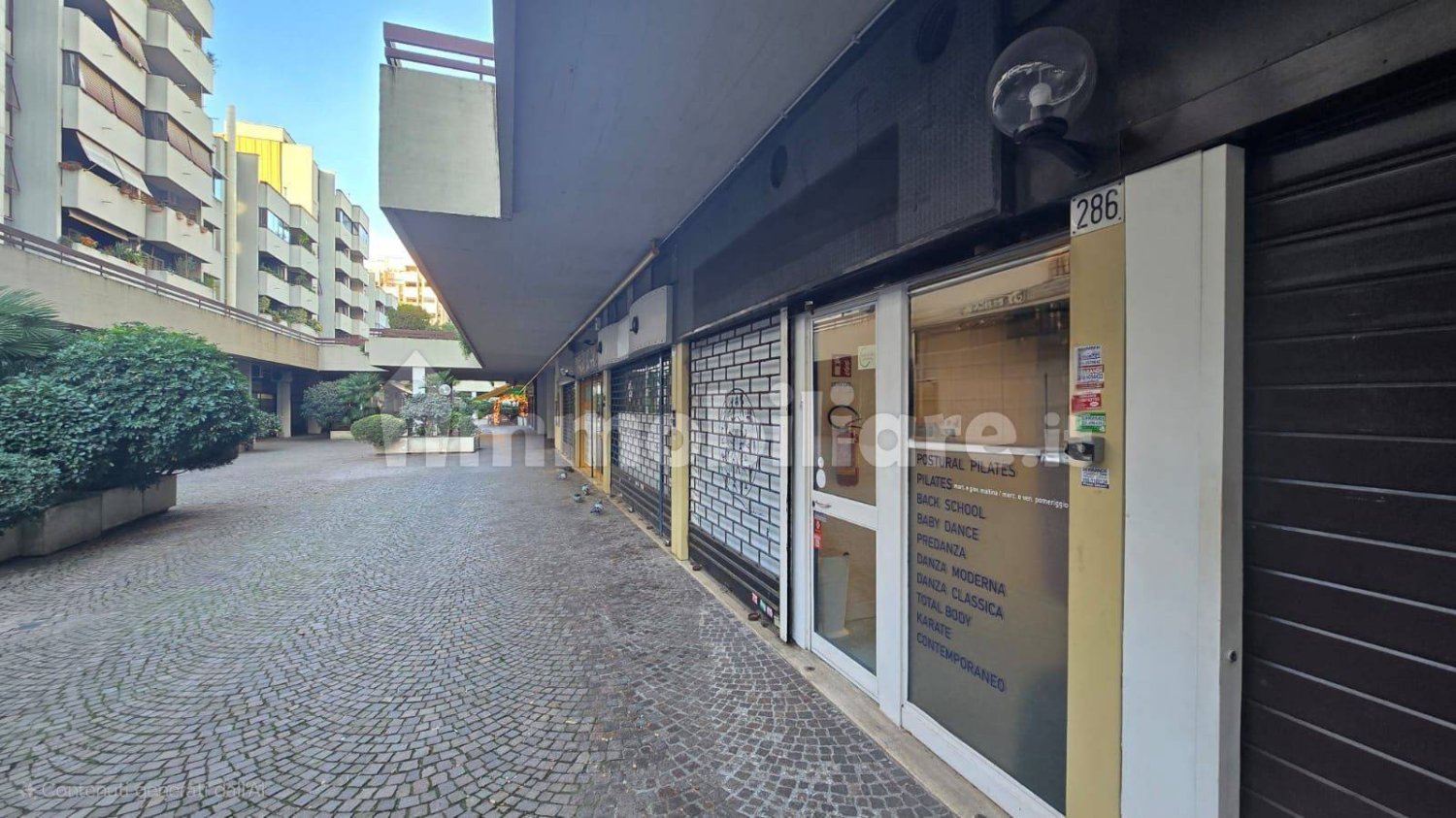 5غرفة عقار تجاري في Rome, Italy رقم 33875