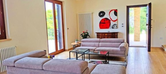 4 غرف نوم فيلا في Città Sant'Angelo, Italy رقم 397701 23