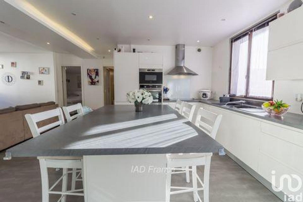 2 bedrooms Condo in Aubergenville, France No. 35702