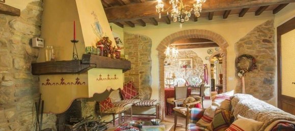 4 bedrooms House in Buti, Italy No. 15595 3