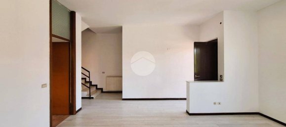 3 Schlafzimmer Villa in Inveruno, Italy, Nr. 273602 9