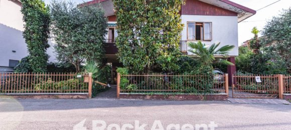 3 bedrooms Villa in Abano Terme, Italy No. 315457 2