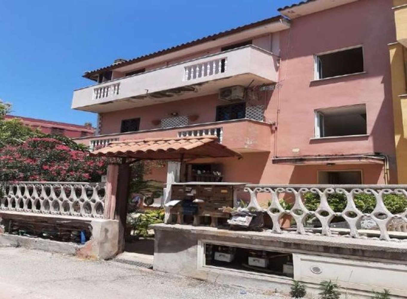 3 rooms Apartment in Marino, Italy No. 2140