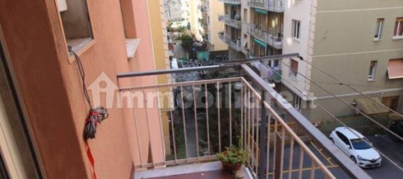 Apartamento de 2 dormitorios en Genoa, Italy No. 39210 24
