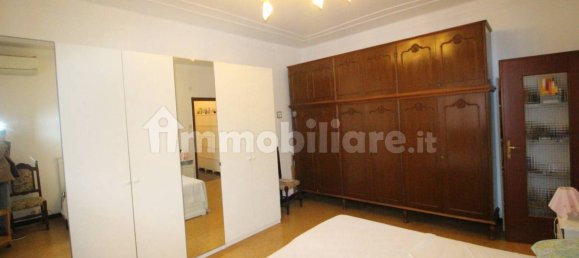 Apartamento de 2 dormitorios en Genoa, Italy No. 39210 22