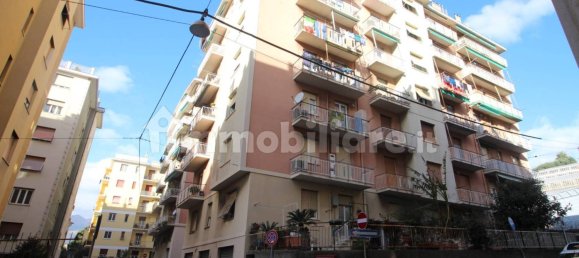 Apartamento de 2 dormitorios en Genoa, Italy No. 39210 27
