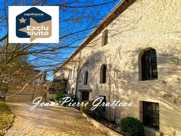 6 bedrooms Castles in Chatellerault, France No. 310029