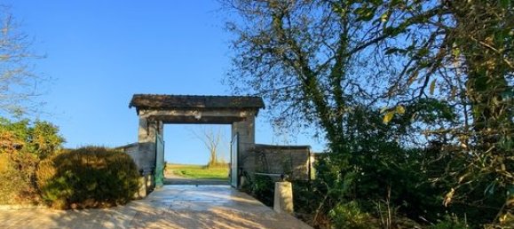 6 bedrooms Castles in Chatellerault, France No. 310029 2