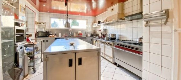 6 bedrooms Castles in Chatellerault, France No. 310029 10