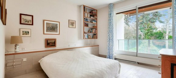 3 bedrooms Castles in Saint-Cloud, France No. 163633 11