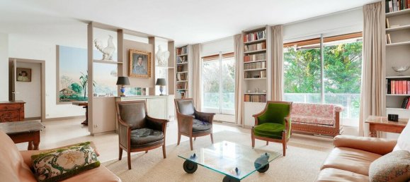 3 bedrooms Castles in Saint-Cloud, France No. 163633 2