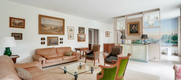 3 bedrooms Castles in Saint-Cloud, France No. 163633 3