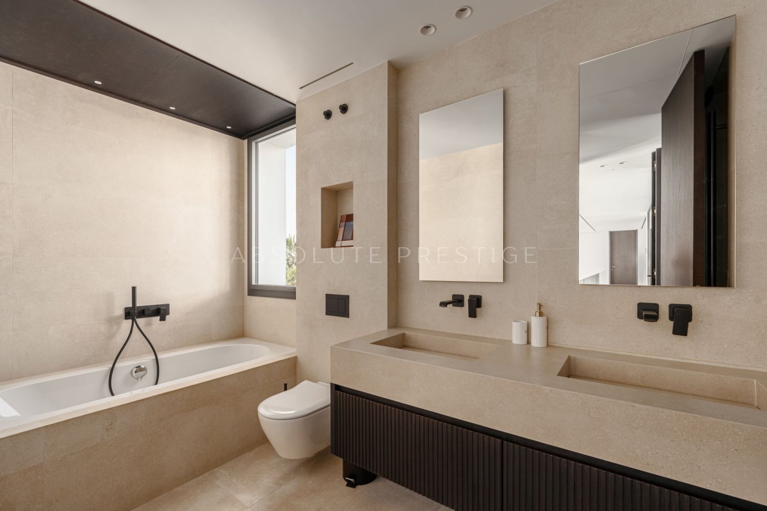 5 bedrooms Villa in Malaga, Spain No. 34037