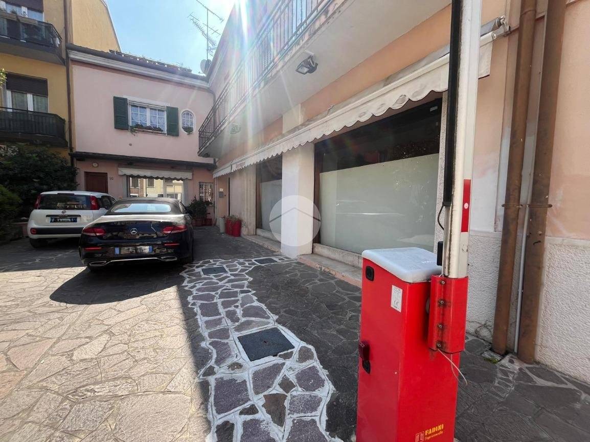 Imóvel comercial em Desenzano del Garda, Italy 90 m² N.º 264155