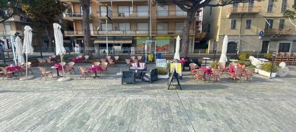 100m² Commercial property in Diano Marina, Italy No. 251323 3