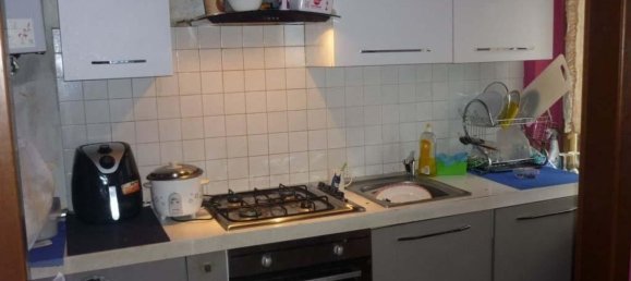 3 rooms Apartment in Mantua, Italy No. 298741 7