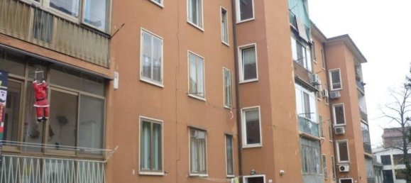 3 rooms Apartment in Mantua, Italy No. 298741 10