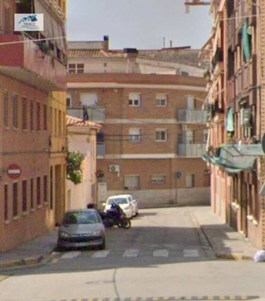 Apartamento de 3 dormitorios en Ripollet, Spain No. 195525