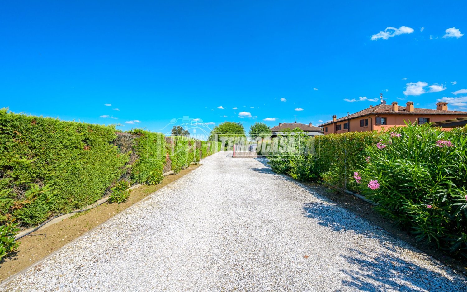 Квартира с 3 комнатами в Кастеназо, Италия № 275841