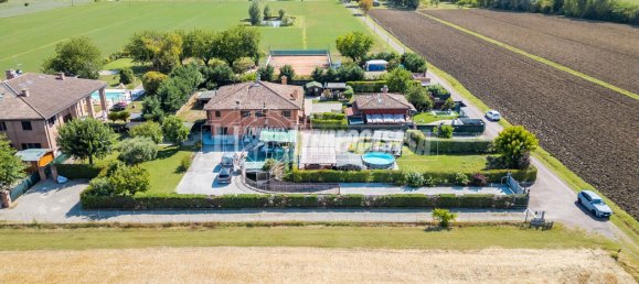 Квартира с 3 комнатами в Кастеназо, Италия № 275841 4