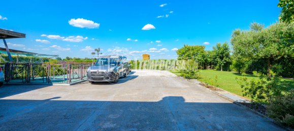 Квартира с 3 комнатами в Кастеназо, Италия № 275841 21