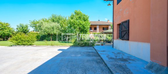 Квартира с 3 комнатами в Кастеназо, Италия № 275841 14