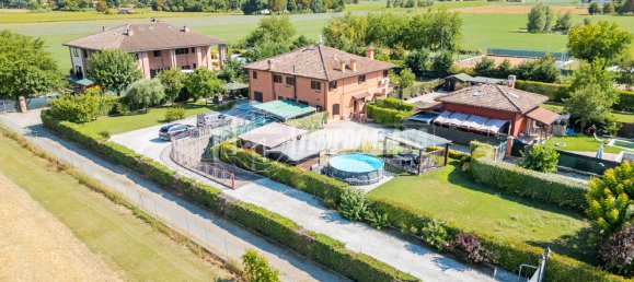 Квартира с 3 комнатами в Кастеназо, Италия № 275841 40