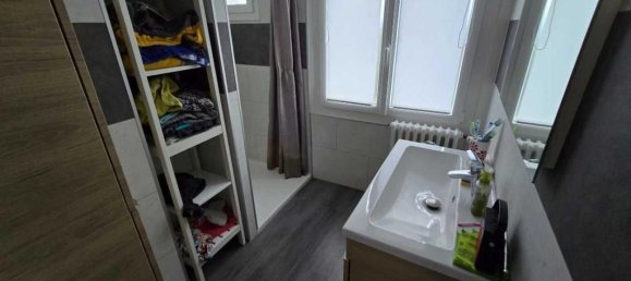 3 bedrooms House in Chatellerault, France No. 192529 6