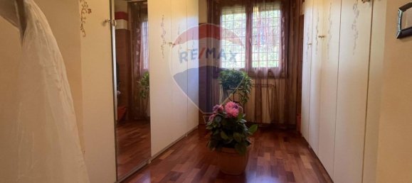 5 rooms Apartment in Rome, Italy No. 136219 8