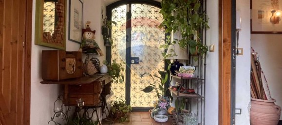5 rooms Apartment in Rome, Italy No. 136219 4