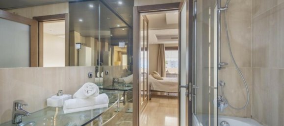 3 bedrooms Penthouse in Estepona, Spain No. 44041 7