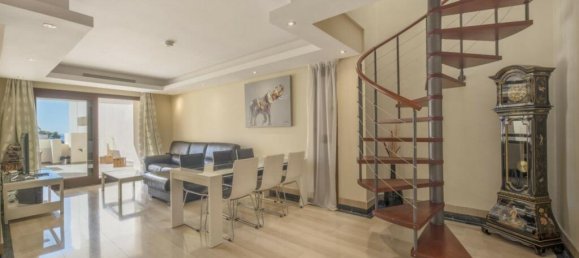 3 bedrooms Penthouse in Estepona, Spain No. 44041 2