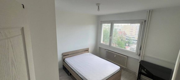 2 bedrooms Apartment in Saint-Etienne, France No. 355567 4