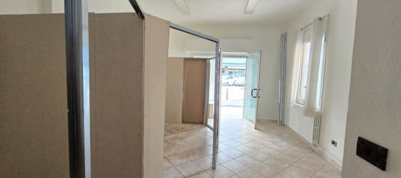 Imóvel comercial de 1 divisão em Monte San Pietro, Italy N.º 223857 14