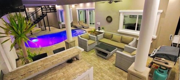 6 bedrooms Villa in Pattaya, Thailand No. 19305 8