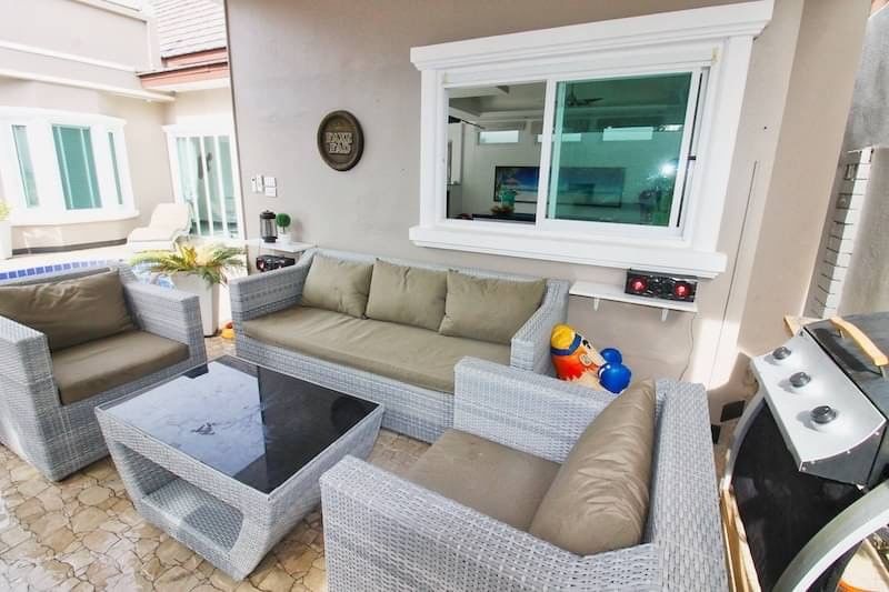 6 bedrooms Villa in Pattaya, Thailand No. 19305